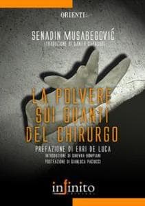 La polvere sui guanti del chirurgo