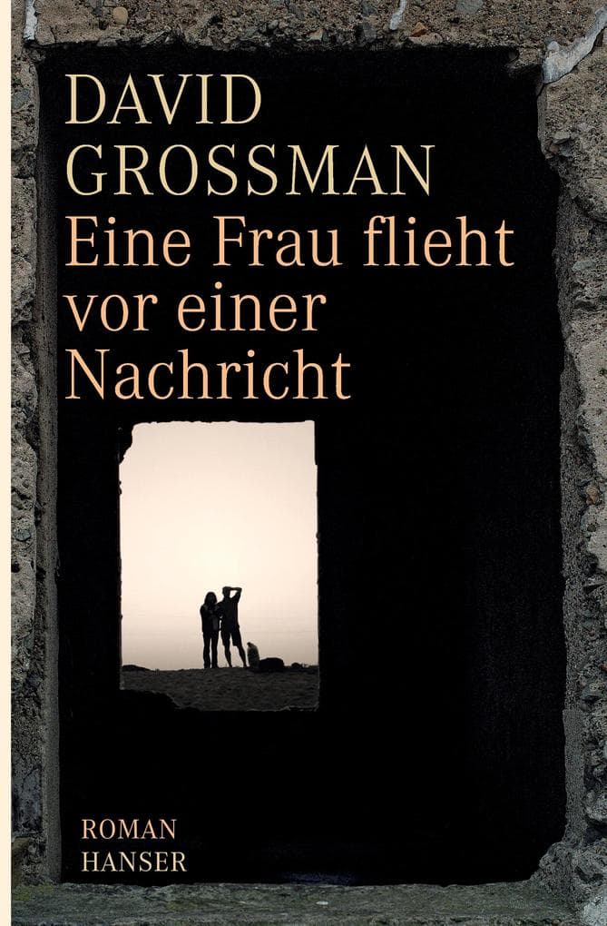 Eine Frau flieht vor einer Nachricht