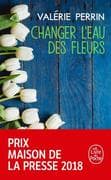 Changer l'eau des fleurs