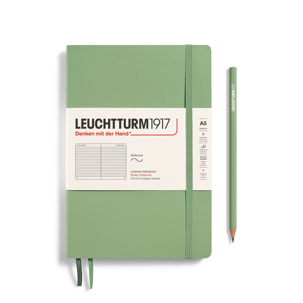 Notizbuch Medium (A5), Softcover, 123 nummerierte Seiten, Salbei, Liniert