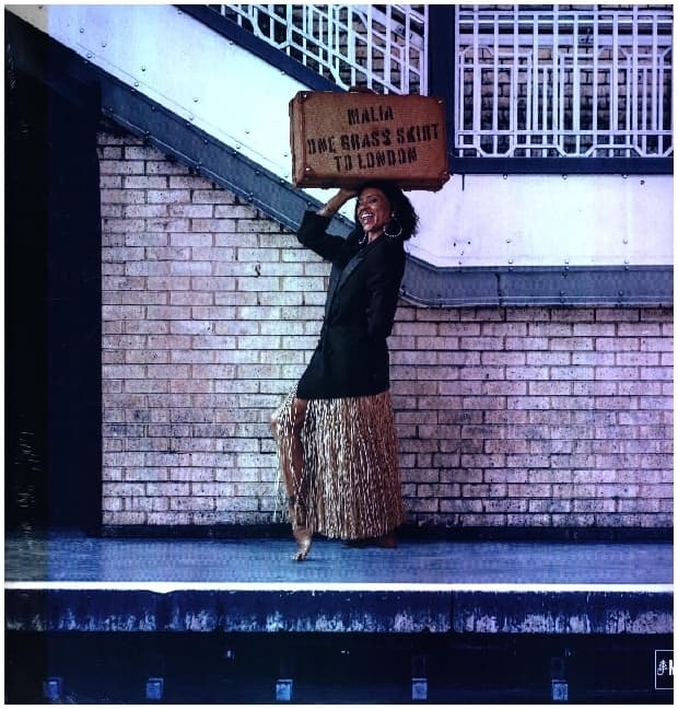 One Grass Skirt To London,2 Schallplatte