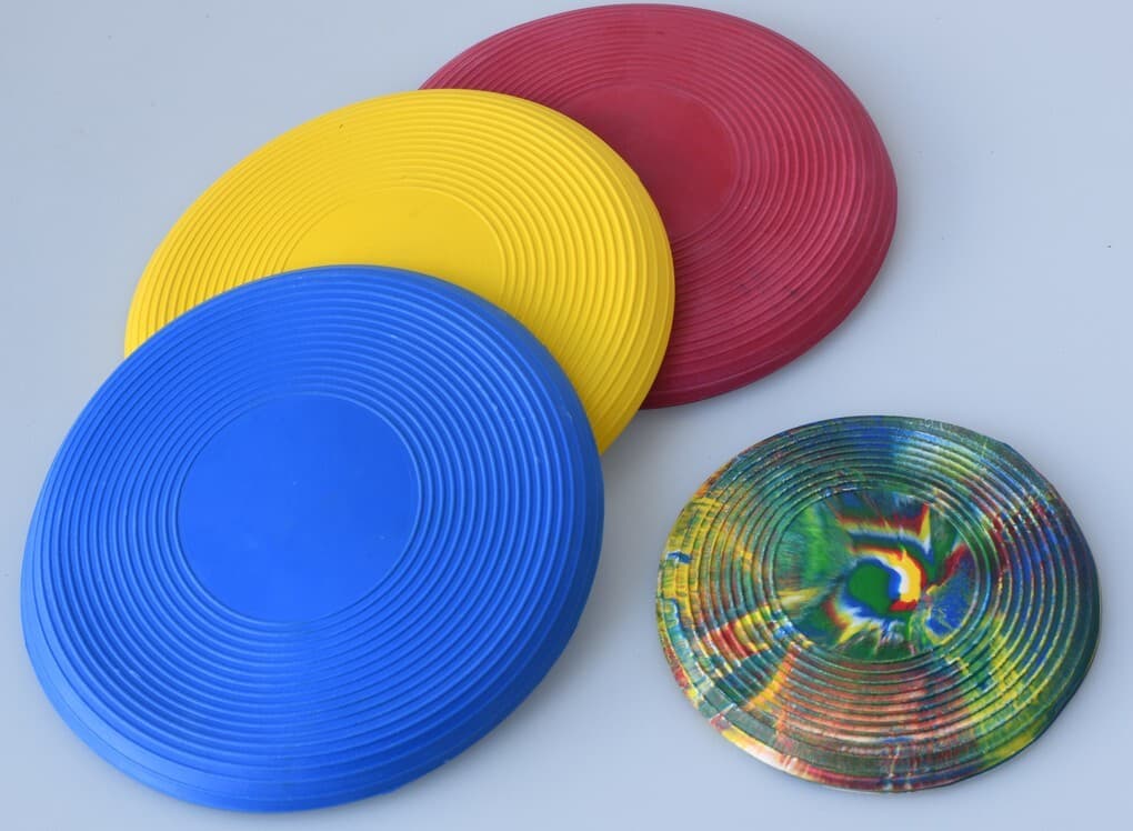 CORVUS A750366 - Flexible Wurfscheibe, farbig sortiert, 18 cm, Frisbee-Scheibe, Kunststoff, Farbauswahl nicht möglich!