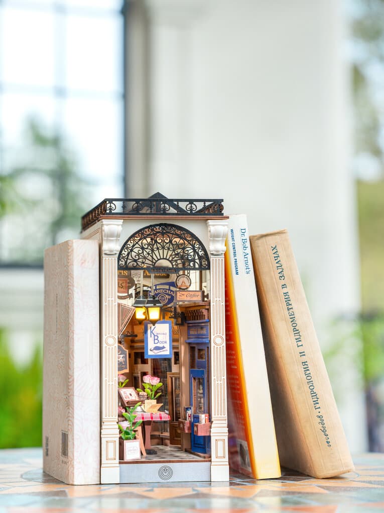 Booknook "Arcade Dating"